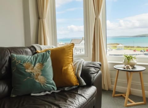 Seaside Solace 2BR with Scenic Sea Views Apartment in Llandudno