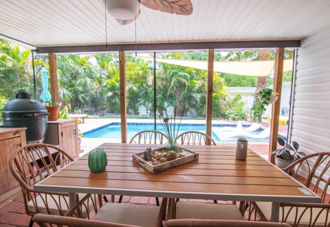 CasaHelena Poolside Paradise,Heated Pool,5min to Beach,IRB Clearwater,BBQ House in Largo