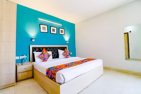 Comfort rooms Inn Near Vinodnagar Max Hospital Hotel in Noida