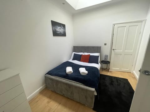 5 Bed Haven - Off Street Parking - Pool Table Haus in Sidcup