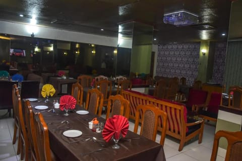 Restaurant/places to eat, Banquet/Function facilities, Seating area