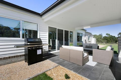 Patio, BBQ facilities, Garden, Seating area, Evening entertainment, Garden view