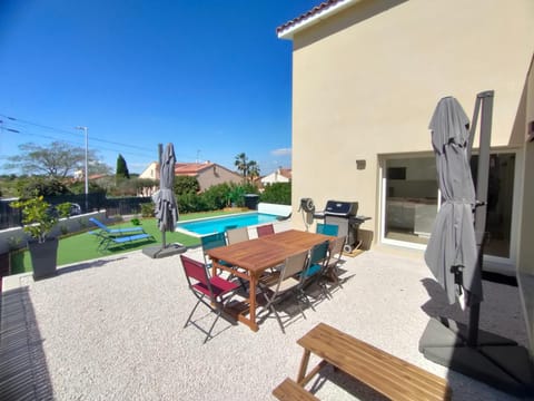Villa moderne avec piscine chauffée à Marseillan Villa in Agde