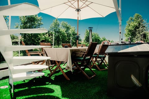 Patio, Dining area