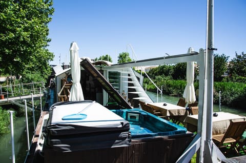 Hot Tub, Balcony/Terrace, Lake view