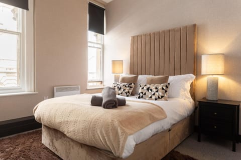 Bed, Other, Photo of the whole room, Decorative detail, Bedroom, heating, towels, wardrobe