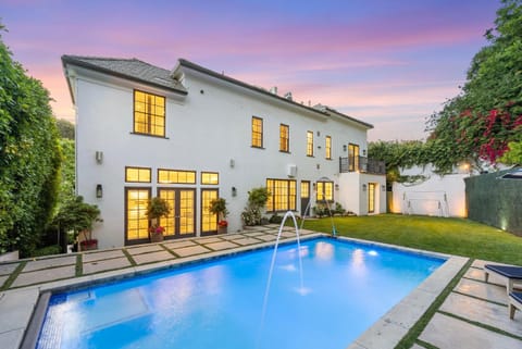 NEW Stunning Hollywood Hills Mansion with Pool and Views Villa in West Hollywood