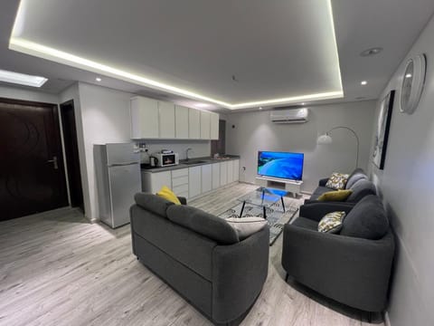 TV and multimedia, Kitchen or kitchenette, Living room, Seating area, Dining area, minibar, oven