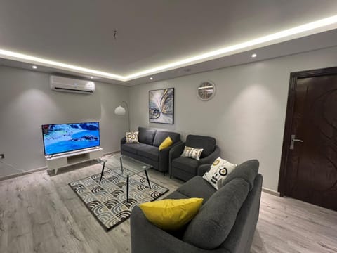 TV and multimedia, Living room, Seating area, air conditioner