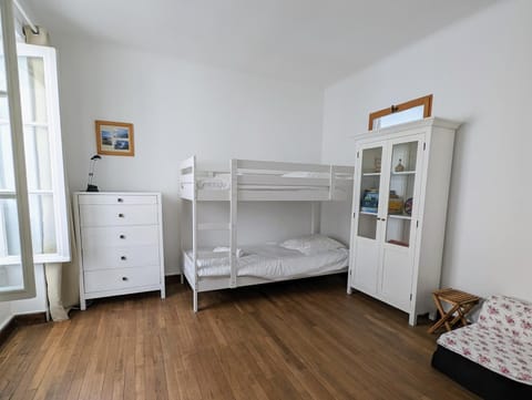 Bed, Photo of the whole room, Bedroom, bunk bed