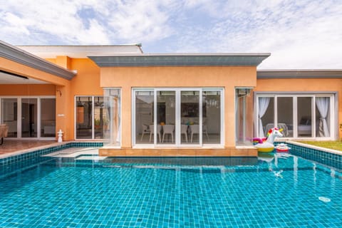 New Modern Thai 4BR Pool Villa in Pattaya Villa in Pattaya City