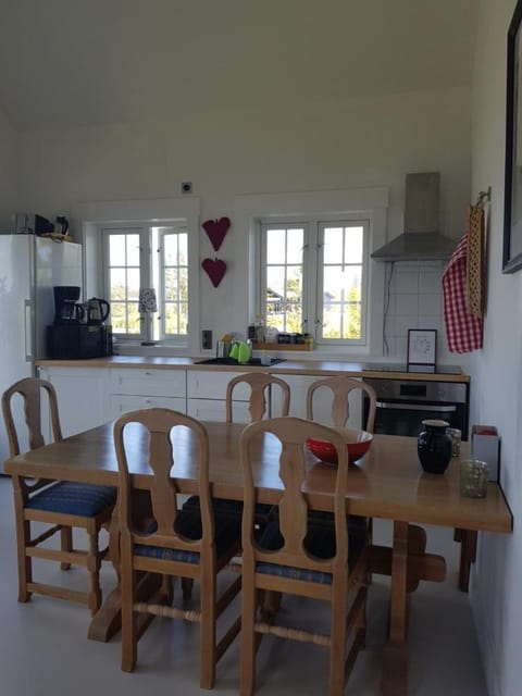 Seating area, kitchen