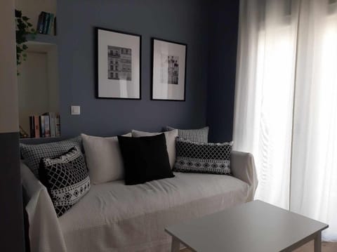 Modern-Bright-Netflix-WiFi-AC Apartment in Piraeus Regional Unit, Greece