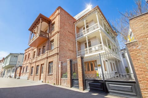 Property building, Day, Neighbourhood, Street view