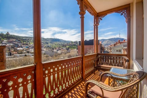 Patio, Day, View (from property/room), Balcony/Terrace, Dining area, Mountain view