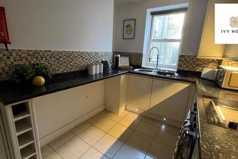 Central Three Bedroom Flat I Sleep Up to 9 Guests Apartment in Hove