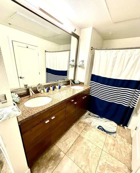 Ocean Club - 1 Bedroom Apartment in Marina del Rey