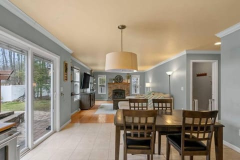 5BD Home w Heated Pool by Track Villa in Saratoga