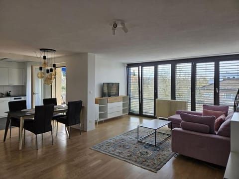 City feel good with forest view Apartment in Zurich City