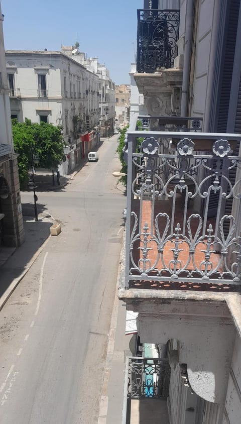 Appartement rénové en plein centre historique Apartment in Tunis