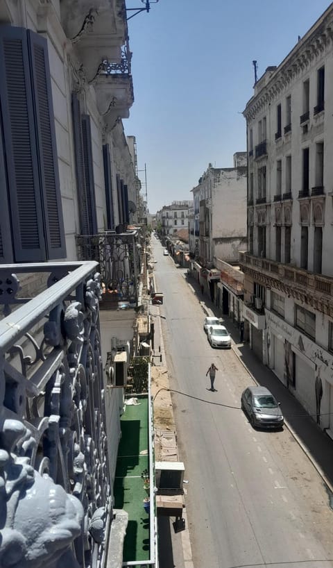 Appartement rénové en plein centre historique Apartment in Tunis