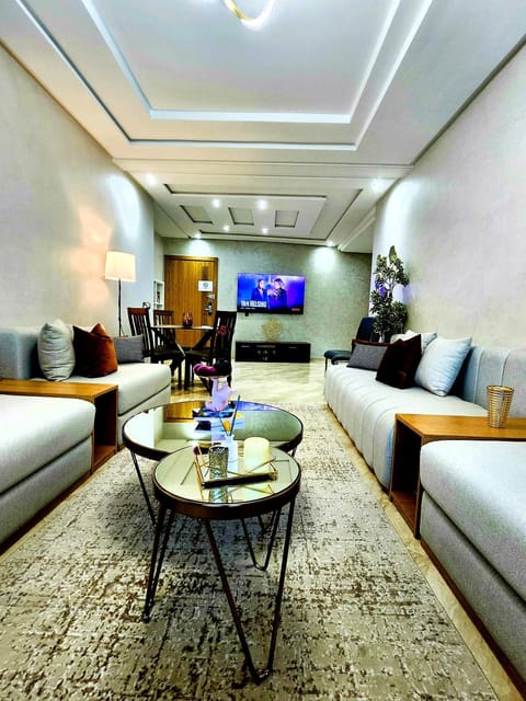 TV and multimedia, Living room, Seating area, Dining area, air conditioner, air conditioner