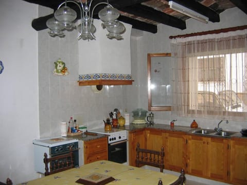 Restaurant/places to eat, Seating area, oven, stove, kitchen