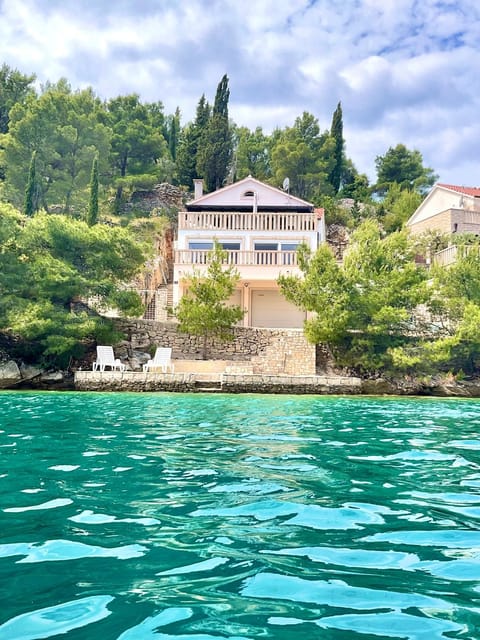 Villa Dupin Oceanfront with boat dock Apartment in Split-Dalmatia County