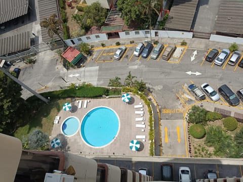 Moderno y equipado Apto Ejecutivo con piscina Condo in Caracas