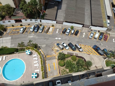 Moderno y equipado Apto Ejecutivo con piscina Condo in Caracas