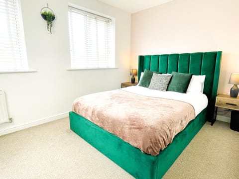 Emerald House -3 Bed - Free Parking House in Selby