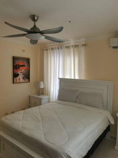 Bed, Photo of the whole room, Bedroom, air conditioner