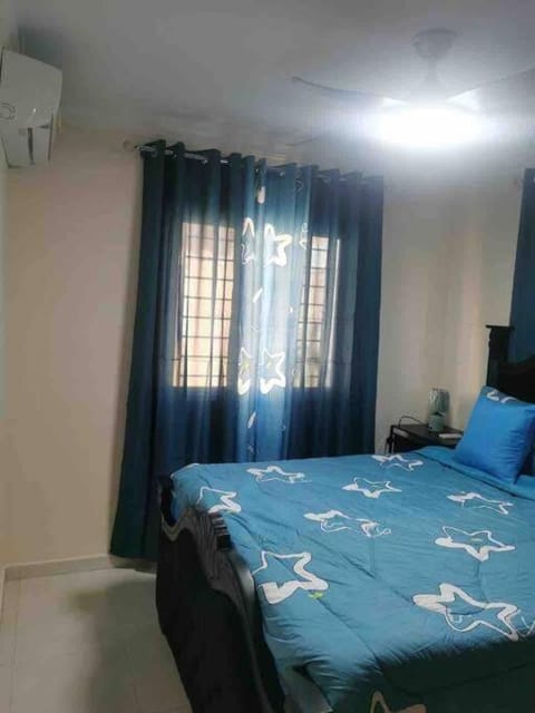 Bed, Photo of the whole room, Bedroom, air conditioner