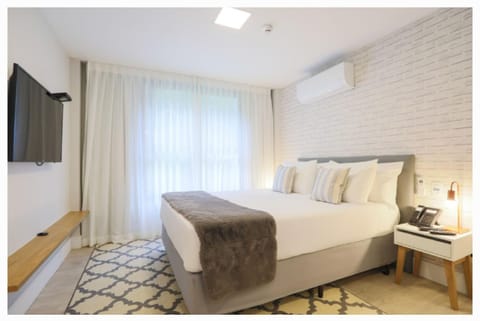 Bed, TV and multimedia, Photo of the whole room, Bedroom, air conditioner