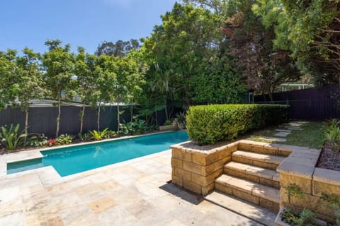 Tennis Courts Pool Sauna Avalon Beach Apartment in Pittwater Council