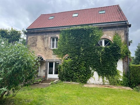 La Grange de Saint-Martin / Les écuries du Chateau St-Martin Villa in Riom