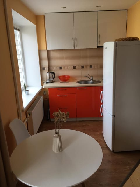 Kitchen or kitchenette, Dining area, stove