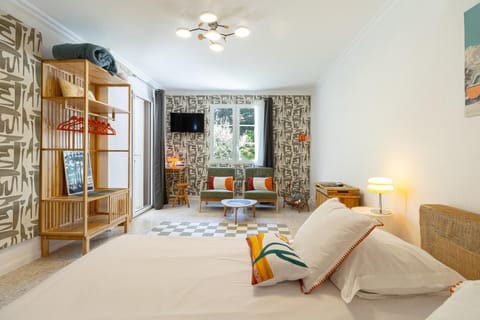 Photo of the whole room, Bedroom
