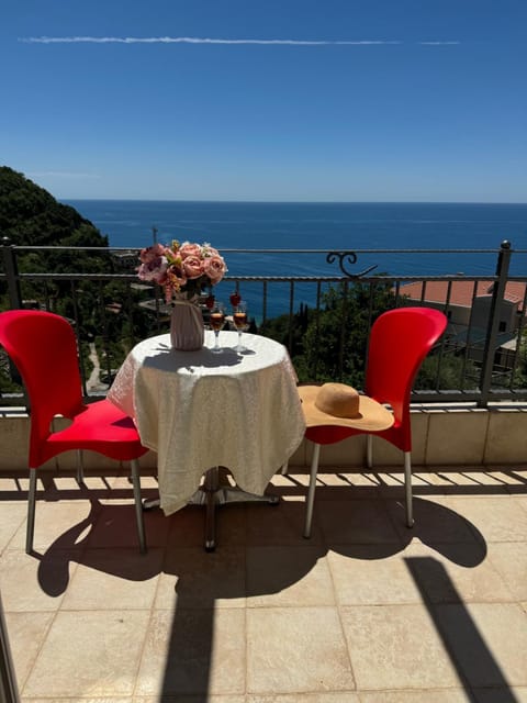 View (from property/room), Balcony/Terrace, Seating area, Sea view