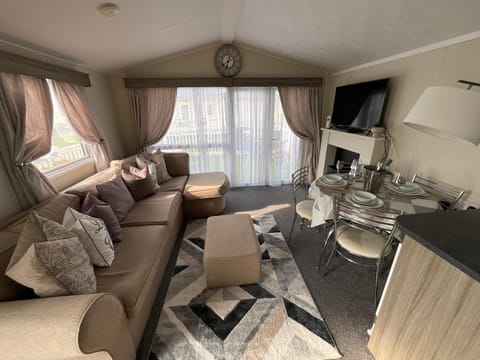 Luxury 2- Bed Caravan in Mersea Island Colchester House in Mersea Island