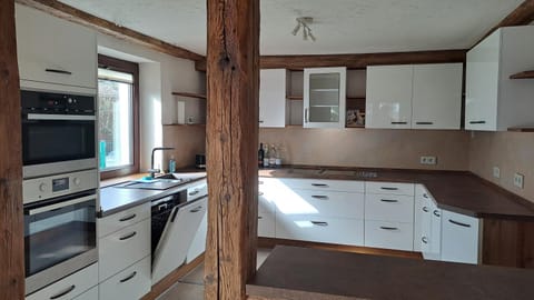 Kitchen or kitchenette, dishwasher, pet friendly, stove