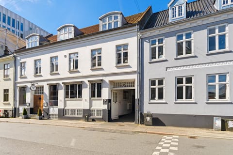 Property building, Street view