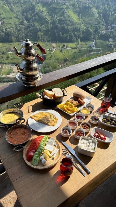 Day, Natural landscape, Food and drinks, Mountain view, Breakfast