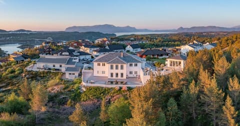 Property building, Day, Natural landscape, Bird's eye view, Sea view