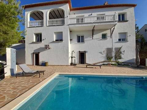 Ador Monte Corona grande chalet cerca de Gandia con vistas al mar y piscina privada 9-10 personas! Villa in Safor