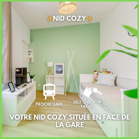 Bed, Property logo or sign, Photo of the whole room, Bedroom, Text overlay