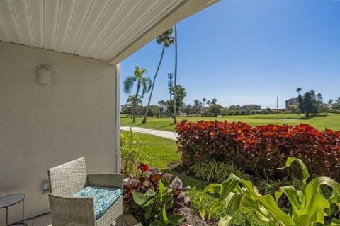 2BD/2BA Condo w/ Beach Access & Pool Isla del Sol Apartment in Isla del Sol