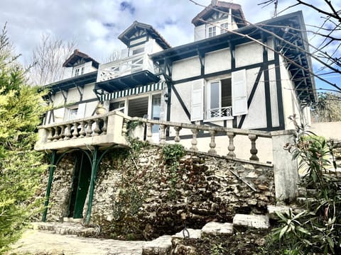 Grande maison proche Paris Villa in Saint-Maur-des-Fossés