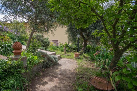 Villa Panoramica Garden Apartment in Massa Marittima