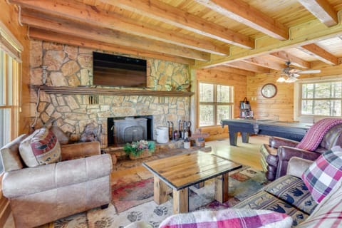 Rustic Topton Cabin with Game Room and Private Hot Tub House in Nantahala Lake